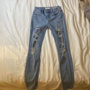 Cute light ripped up skinny jeans!